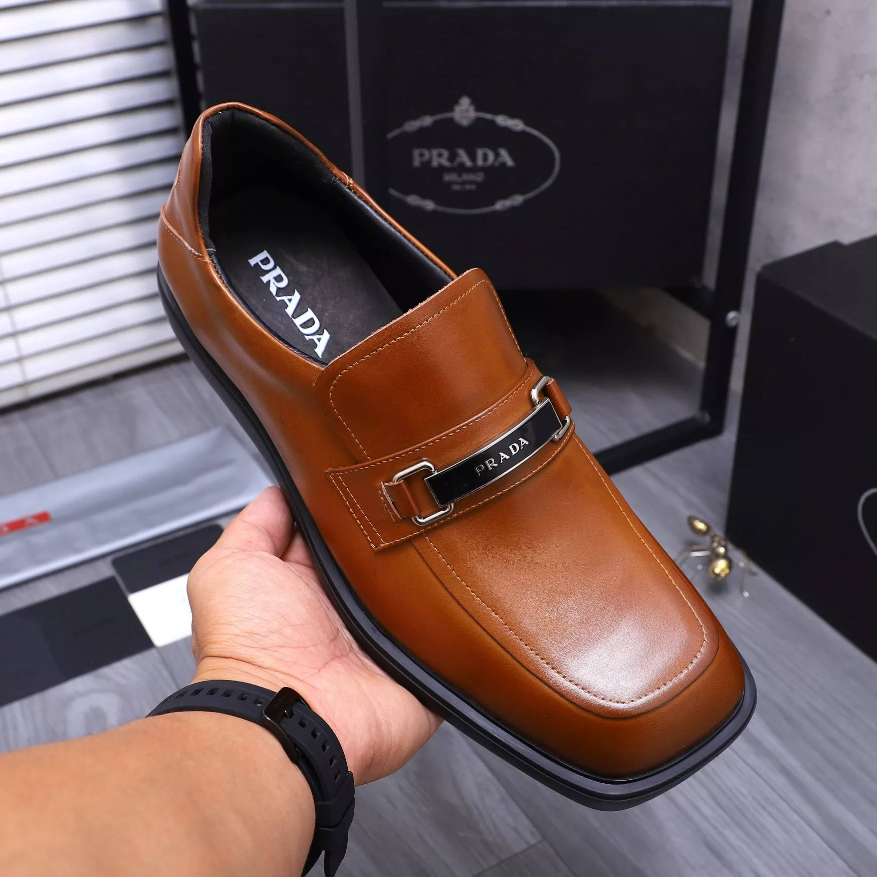 prada cuir chaussures pour homme s_12743ba4